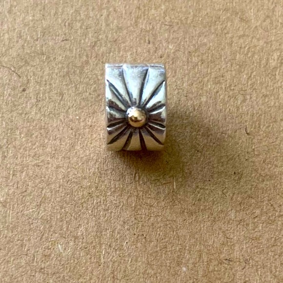 (2) Retired Pandora Starburst 14K Gold And Silver Two Toned Clips (2) - Picture 8 of 11